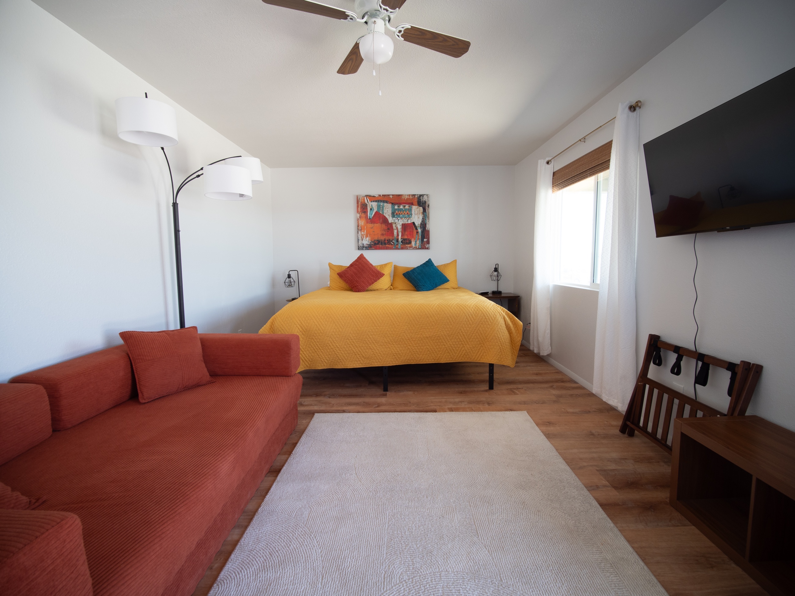 King suite room at Magdalena Motor Inn